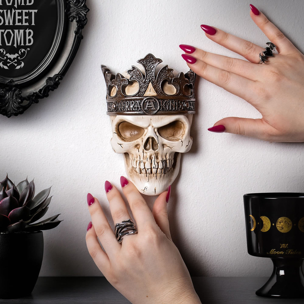 Royal Gothic Skull Ornament